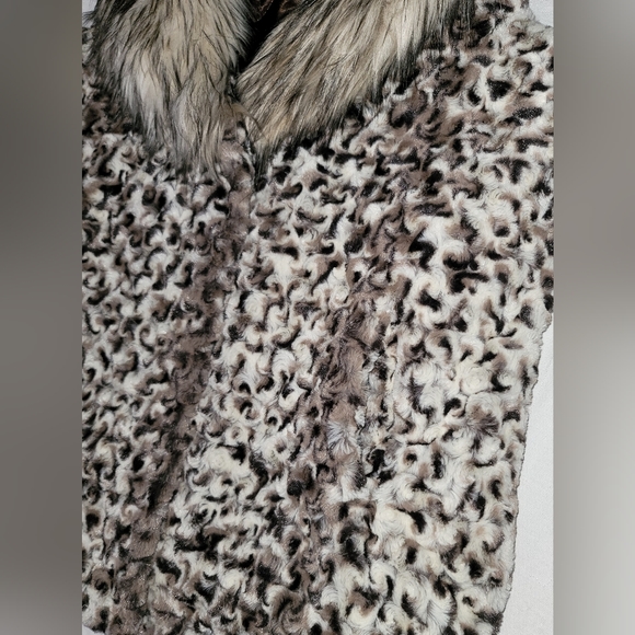 Stunning Adrienne Landau Vest - Picture 10 of 16